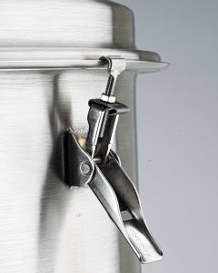metal spun lid with latch