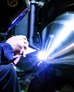 manually welding a sanitary fitting on a hopper